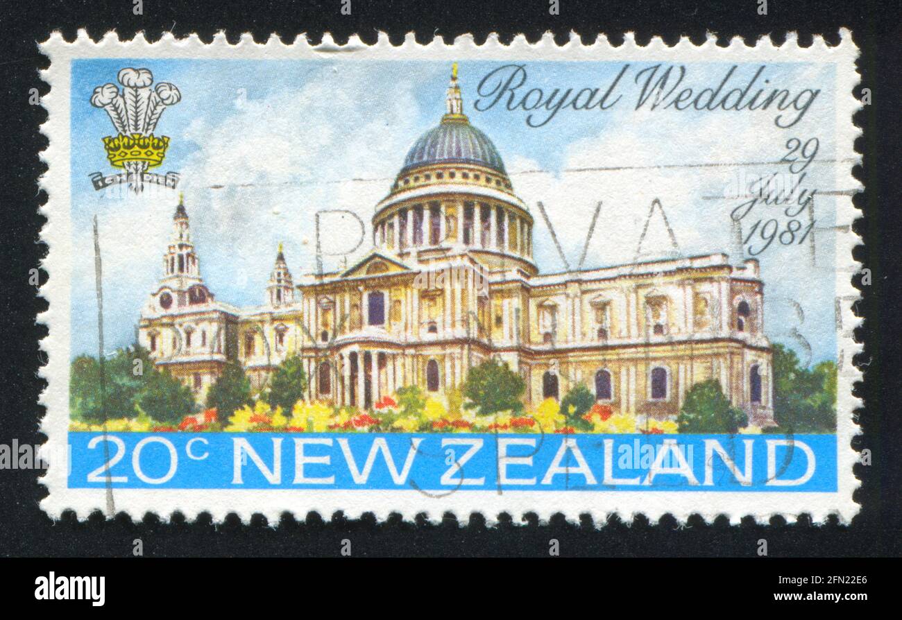 NEUSEELAND - UM 1981: Stempel gedruckt von Neuseeland, zeigt St. Paul’s Cathedral, um 1981 Stockfoto