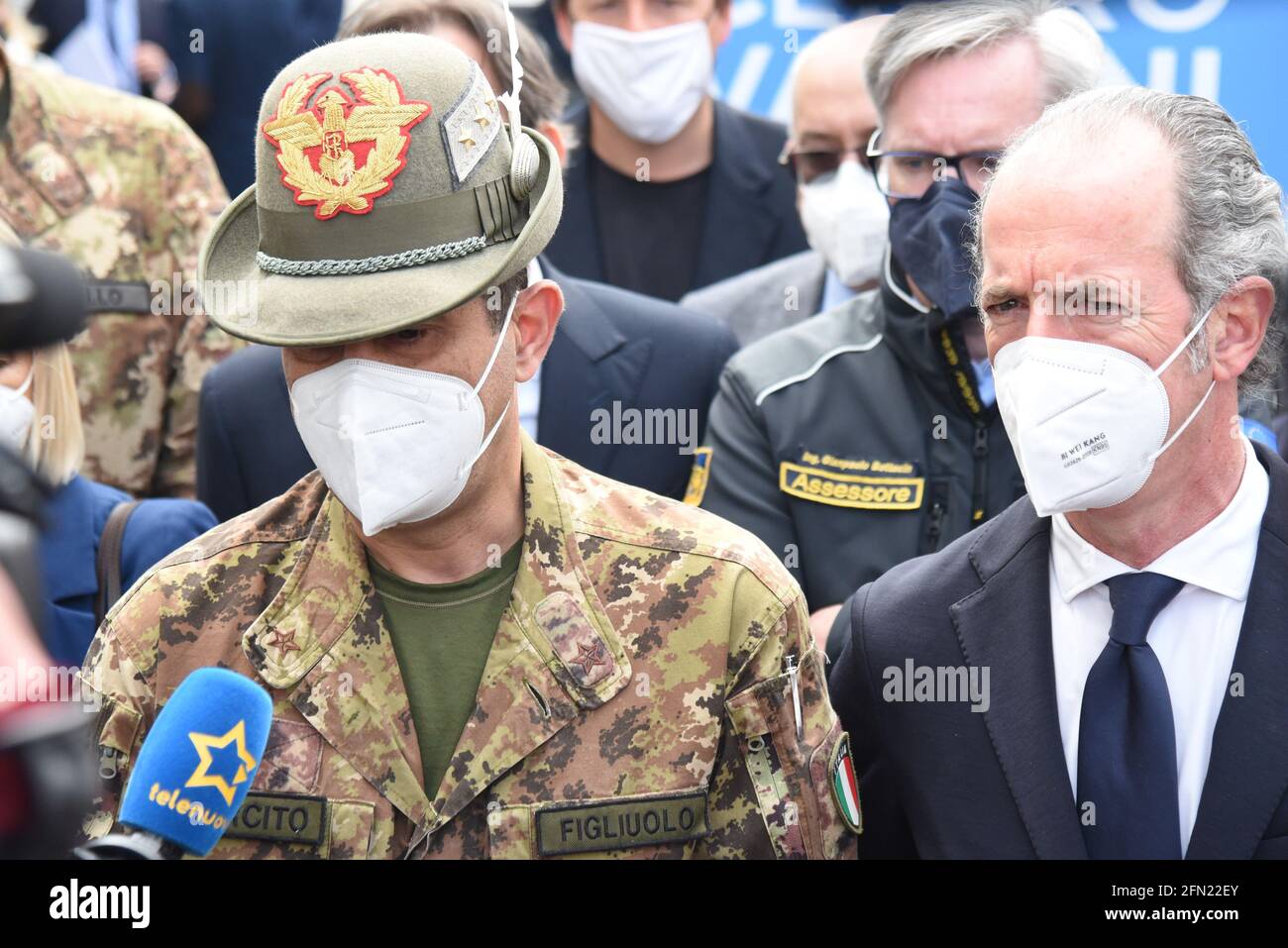 Padua, Italien. Mai 2021. Il Generale Figliuolo con Zaia durante il punto stampa durante Il Generale Figliuolo in Visita a Padova, Nachrichten in Padova, Italia, 13 maggio 2021 Quelle: Independent Photo Agency/Alamy Live News Stockfoto