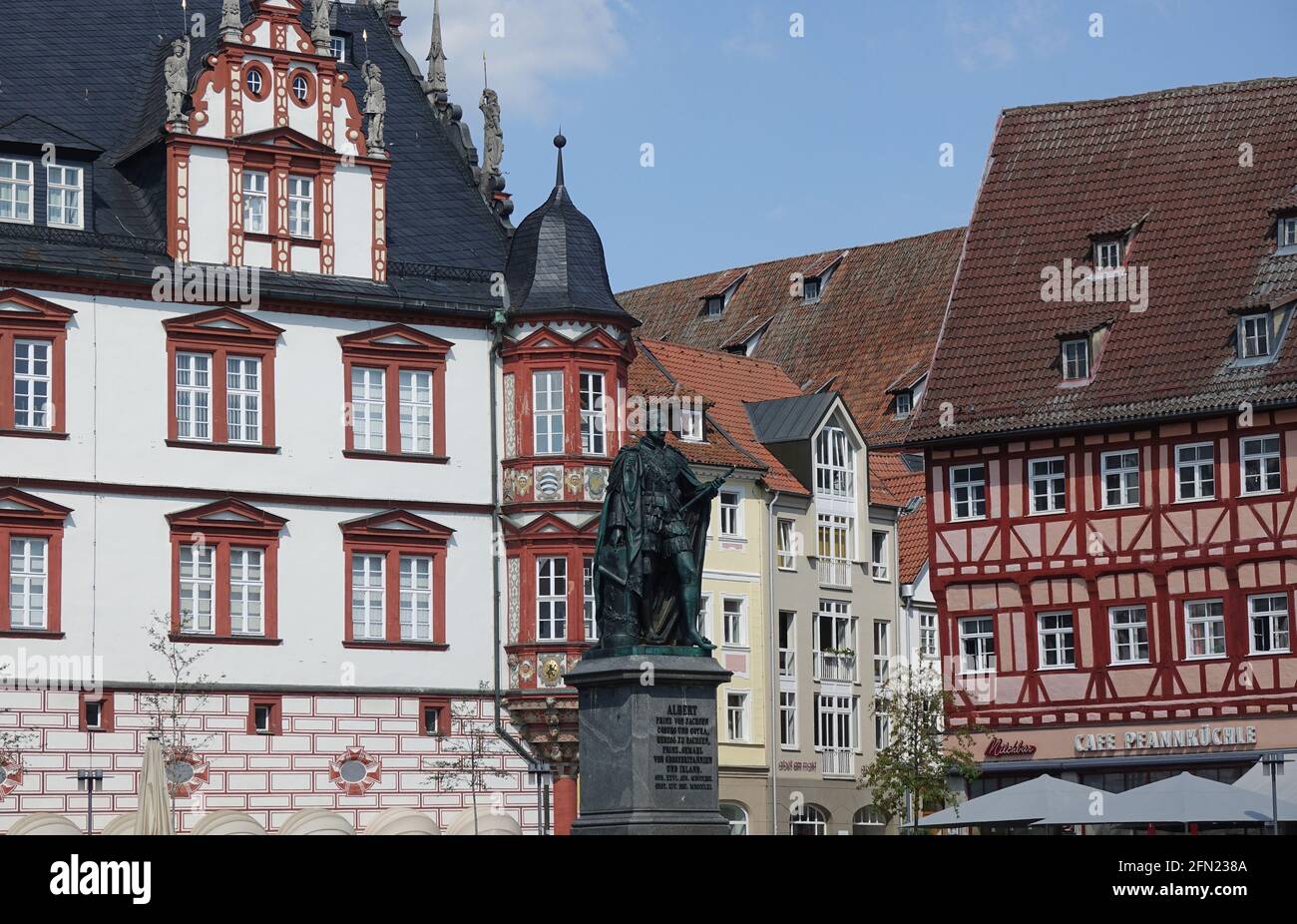 Coburg, Marktplatz Mit Malerischen Altstadthäusern Und Dem Preis-Albert-Denkmal, Oberfranken, Bayern, Deutschland Stockfoto