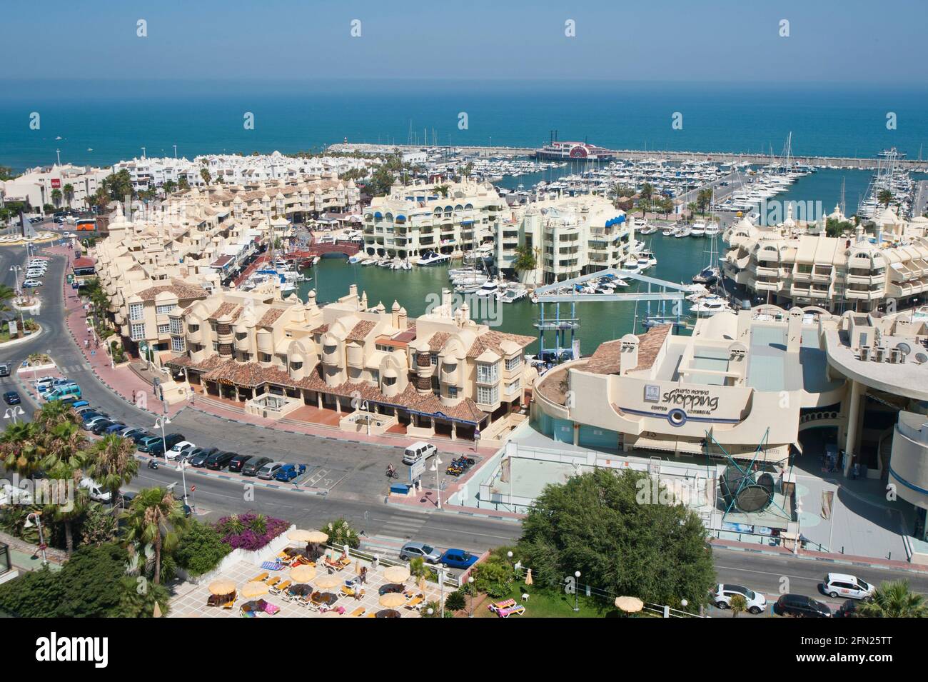 Blick auf Puerto Marina in Benalmádena Costa, Malaga, Andalusien, Spanien. Stockfoto