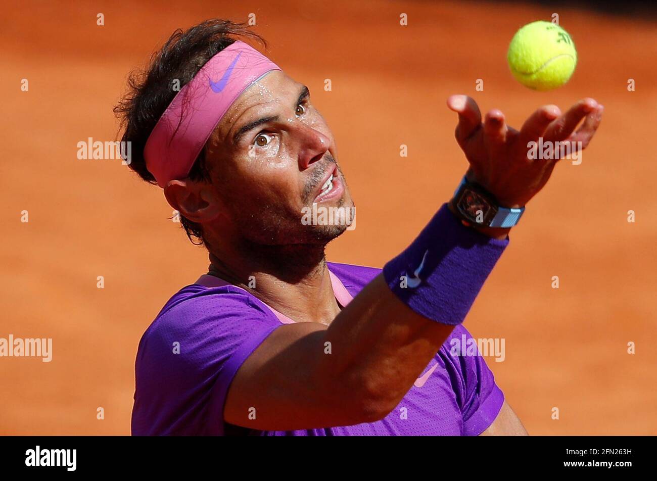 Tennis - ATP Masters 1000 - Italian Open - Foro Italico, Rom, Italien - 13. Mai 2021 der Spanier Rafael Nadal war in seinem dritten Spiel gegen den Kanadier Denis Shapovalov REUTERS/Guglielmo Mangiapane in Aktion Stockfoto