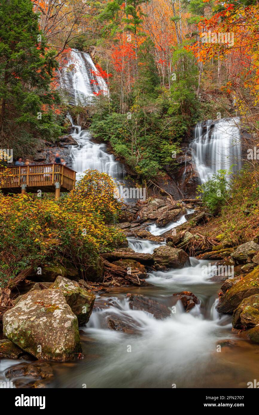 Anna Ruby Falls, Georgia, USA in der Herbstsaison. Stockfoto