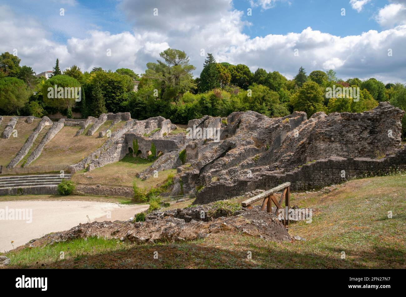 Ruinen des gallo-römischen Amphitheaters (1. Jahrhundert) in Saintes, Charente-Maritime (17), Region Nouvelle-Aquitaine, Frankreich Stockfoto