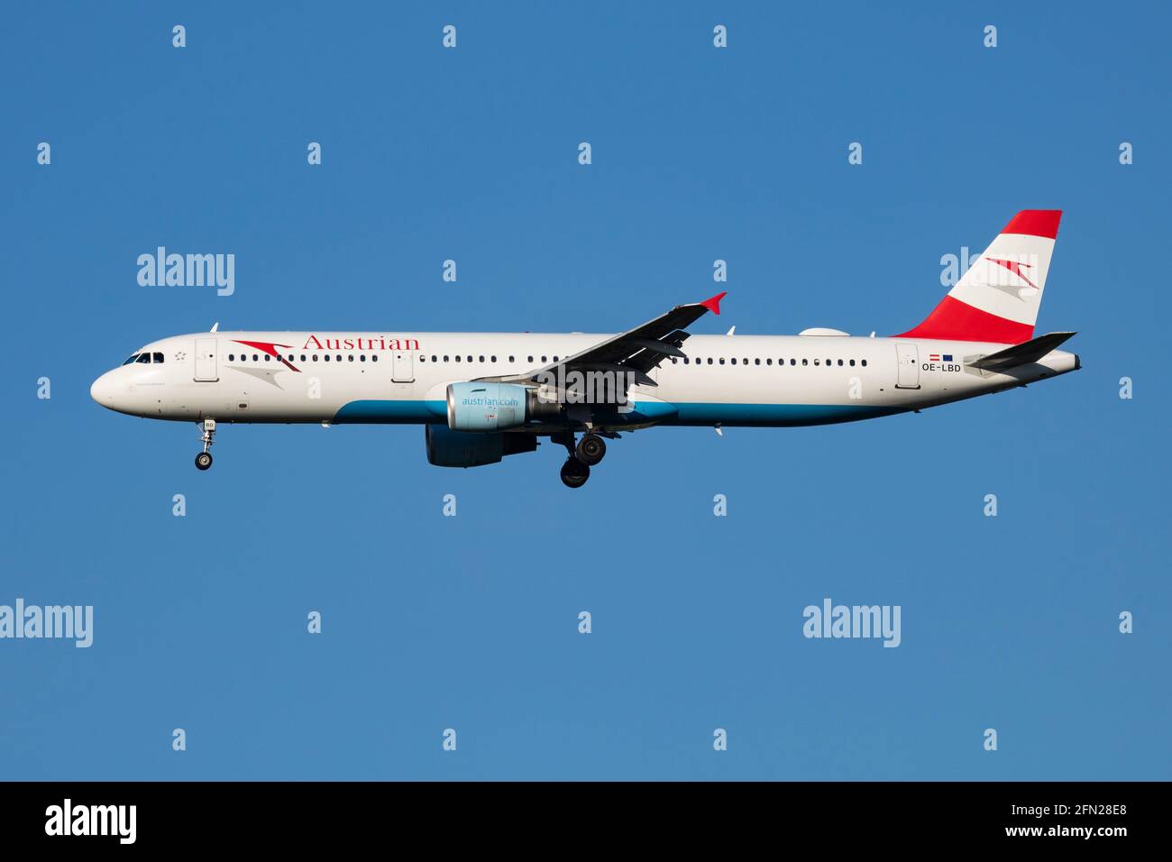 Wien, Österreich - 7. Juli 2018: Austrian Airlines Airbus A321 OE-LBD Ankunft und Landung des Passagierflugzeugs am Flughafen Wien Stockfoto