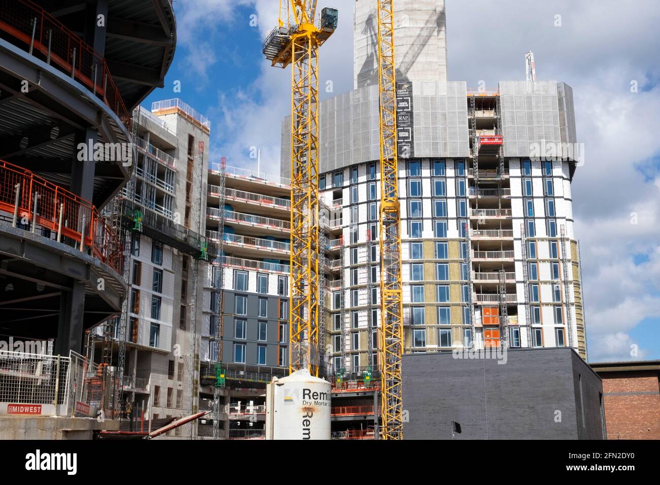 Wohnungen, Wohnungen und Büros Neubau in Cardiff City Centre Cardiff Wales UK KATHY DEWITT Stockfoto