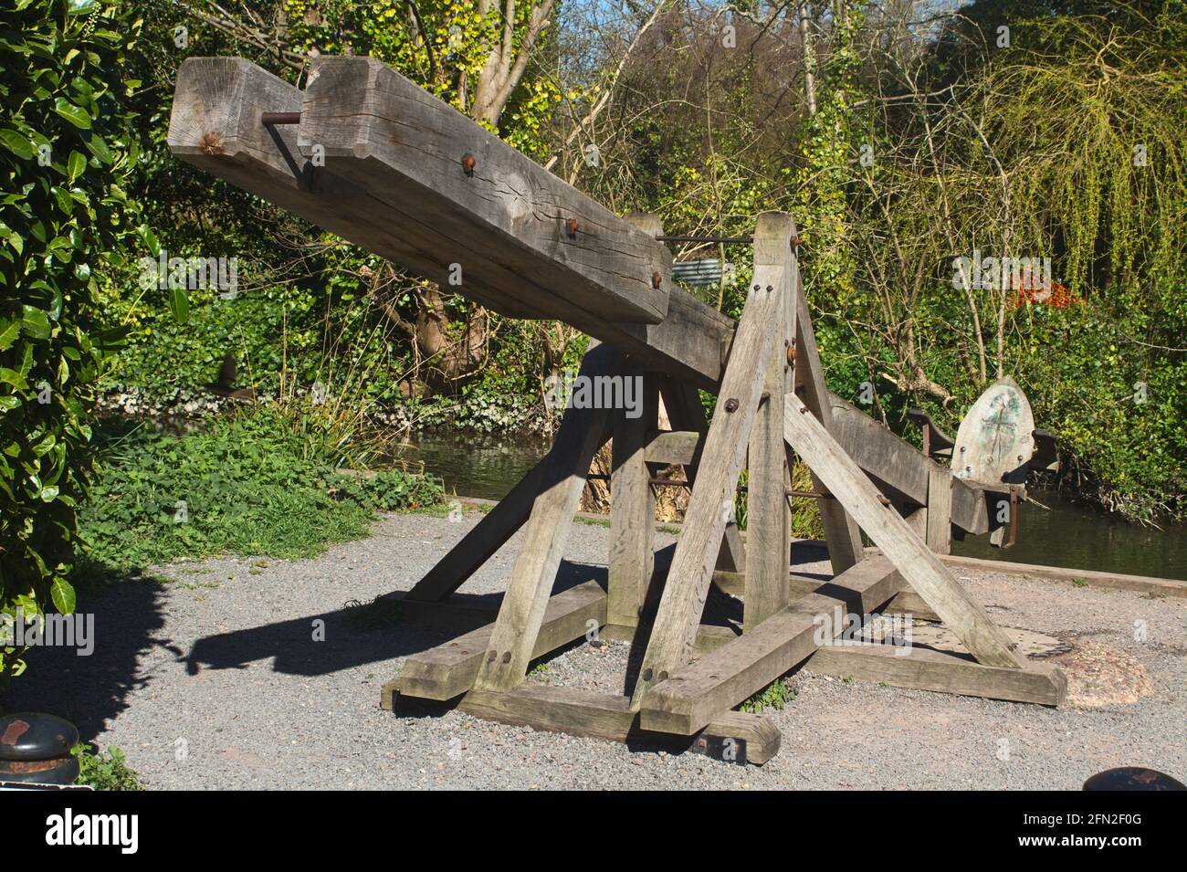 Nachbildung EINES mittelalterlichen Entducking Stool Strafe Gerät aus dem 14. Jahrhundert Christchurch Großbritannien Stockfoto