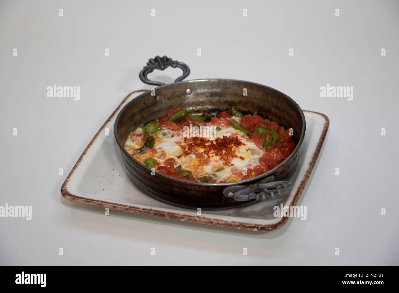Frühstücksteller mit Ei und domat Stockfoto