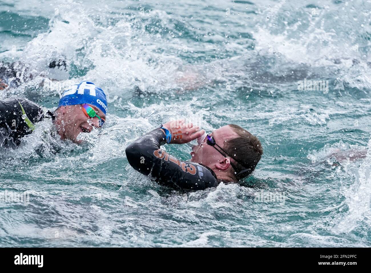 Budapest, Ungarn. Mai 2021. BUDAPEST, UNGARN - 13. MAI: Lars Bottelier aus den Niederlanden, der während der LEN-Europameisterschaft im Freiwasserschwimmen am Lupa-See am 13. Mai 2021 in Budapest, Ungarn, an den 10 km der Männer teilnimmt (Foto: Andre Weening/Orange Picics) Credit: Orange Pics BV/Alamy Live News Stockfoto