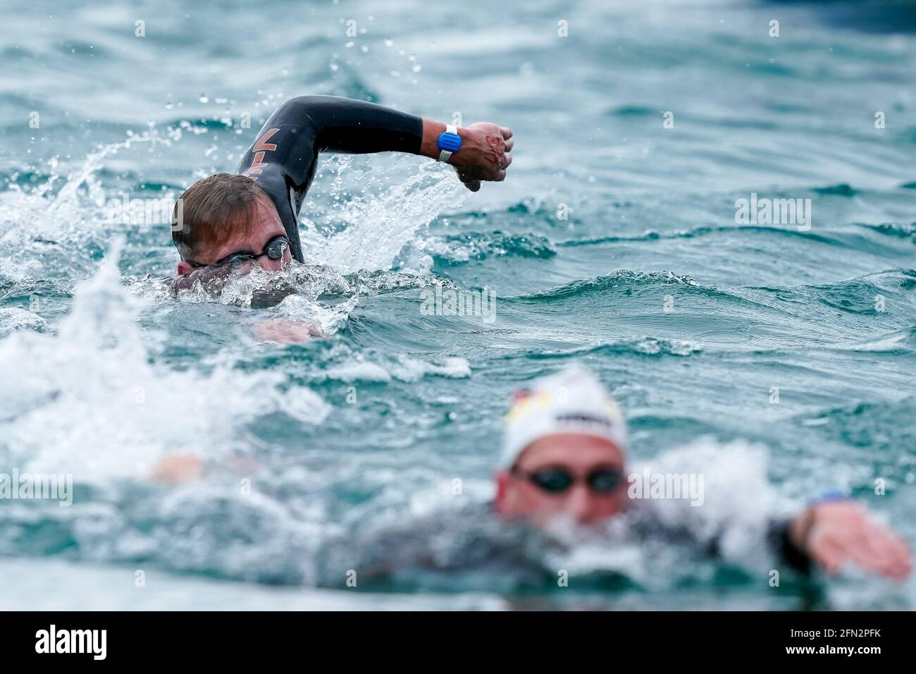 Budapest, Ungarn. Mai 2021. BUDAPEST, UNGARN - 13. MAI: Fähre Weertman aus den Niederlanden, die während der LEN-Europameisterschaft im Freiwasserschwimmen am Lupa-See am 13. Mai 2021 in Budapest, Ungarn, an den 10 km der Männer teilnimmt (Foto: Andre Weening/Orange Picics) Credit: Orange Pics BV/Alamy Live News Stockfoto