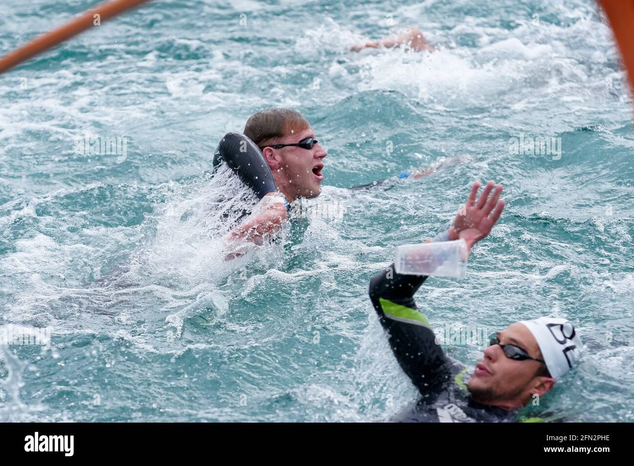 Budapest, Ungarn. Mai 2021. BUDAPEST, UNGARN - 13. MAI: Fähre Weertman aus den Niederlanden, die während der LEN-Europameisterschaft im Freiwasserschwimmen am Lupa-See am 13. Mai 2021 in Budapest, Ungarn, an den 10 km der Männer teilnimmt (Foto: Andre Weening/Orange Picics) Credit: Orange Pics BV/Alamy Live News Stockfoto