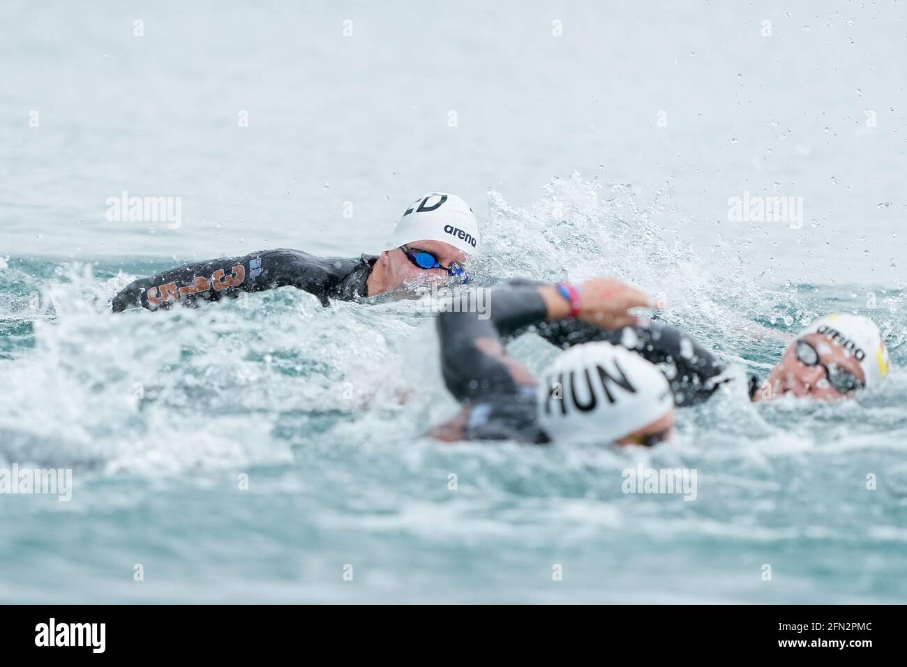 Budapest, Ungarn. Mai 2021. BUDAPEST, UNGARN - 13. MAI: Lars Bottelier aus den Niederlanden, der während der LEN-Europameisterschaft im Freiwasserschwimmen am Lupa-See am 13. Mai 2021 in Budapest, Ungarn, an den 10 km der Männer teilnimmt (Foto: Andre Weening/Orange Picics) Credit: Orange Pics BV/Alamy Live News Stockfoto