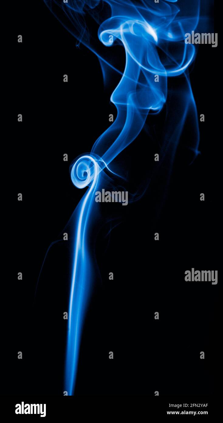 Bild von Rauch mit schwarzem Hintergrund Stockfoto