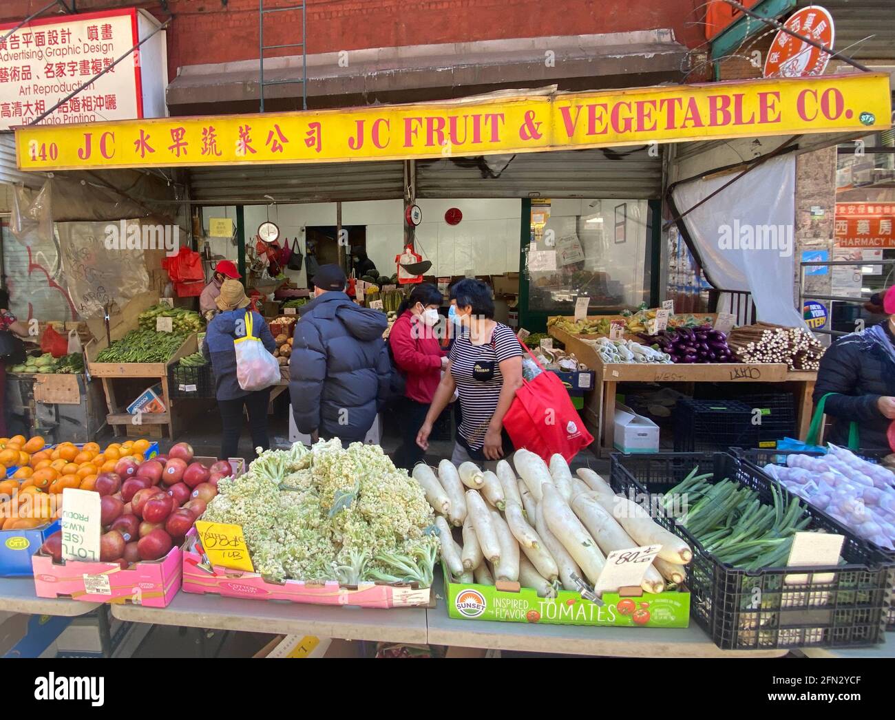 Chinesischer Markt für Produkte, Obst und Gemüse von JC in der Mott Street in Chinatown, New York City. Stockfoto