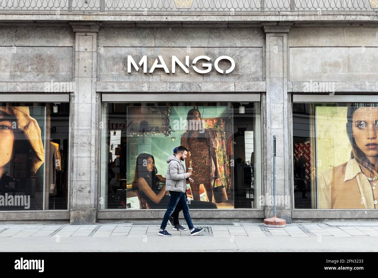 Mango Modegeschäft in München Stockfoto
