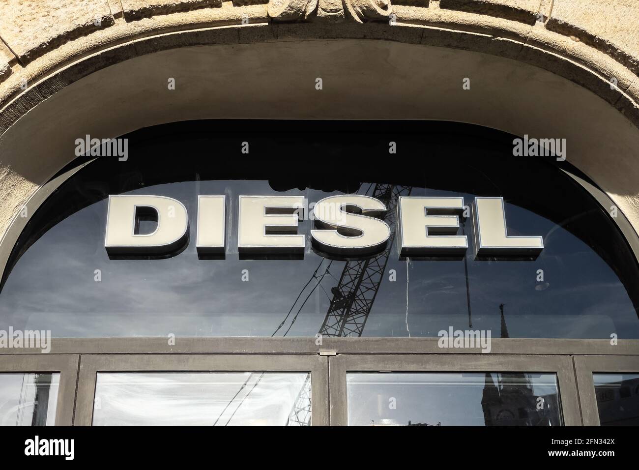 Diesel boutique -Fotos und -Bildmaterial in hoher Auflösung – Alamy