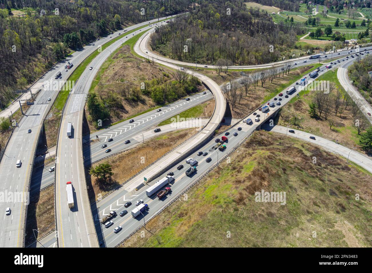 Luftaufnahme des Verkehrs auf Autobahnen in Conshohocken (Philadelphia) Pennsylvania USA Stockfoto