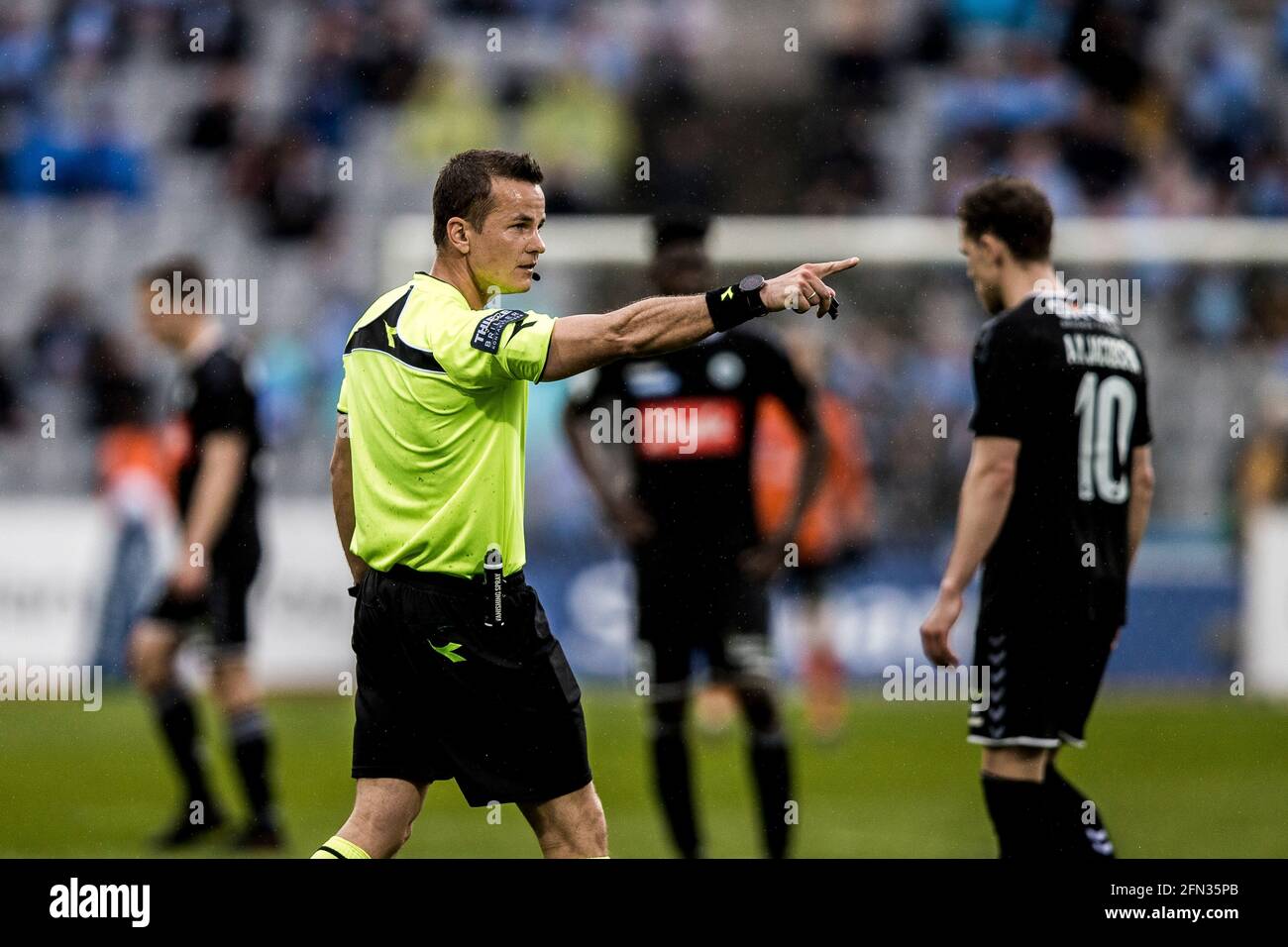 Aarhus, Dänemark. Mai 2021. Schiedsrichter Morten Krogh beim dänischen Sydbank Cup-Finale zwischen dem FC Randers und Soenderjyske im Ceres Park in Aarhus in Aktion gesehen. (Foto: Gonzales Photo/Alamy Live News Stockfoto