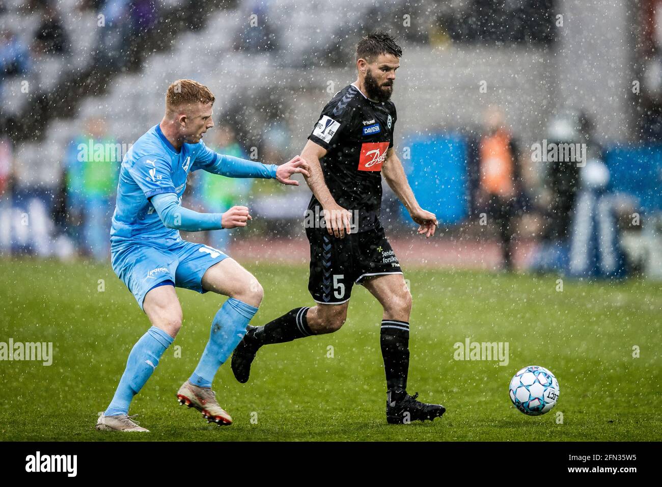 Aarhus, Dänemark. Mai 2021. Marc Dal Hende (5) von Soenderjyske und Tobias Klysner (18) von Randers FC beim dänischen Sydbank Cup-Finale zwischen dem Randers FC und Soenderjyske im Ceres Park in Aarhus. (Foto: Gonzales Photo/Alamy Live News Stockfoto