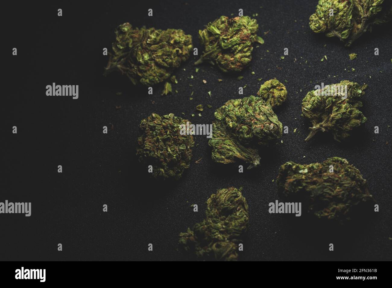 Makro-Nahaufnahme Porträt von Sweet Island Cannabis Marihuana trockene Knospen, selektiver Fokus Stockfoto