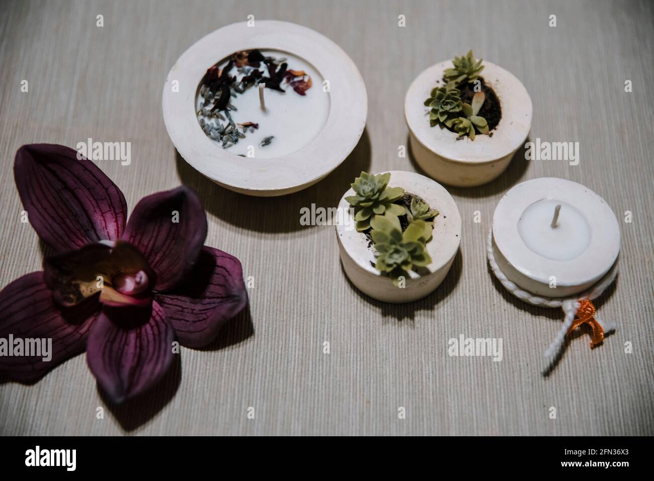 Duftkerzen von verschiedenen Geschmack, um Ihr Zuhause, Bad, Partytisch zu schmücken. Stockfoto