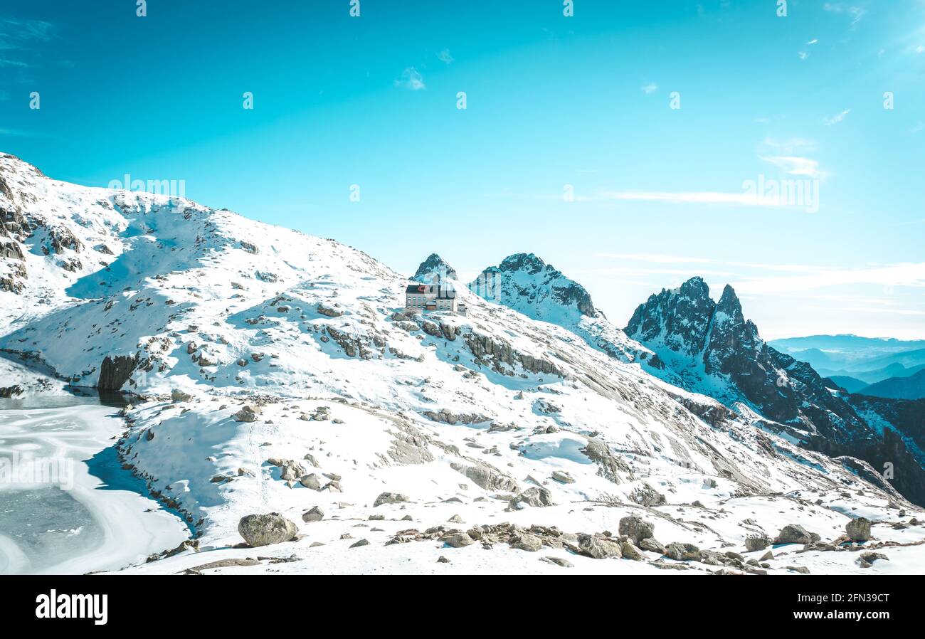 Blick auf die Brentari Hütte am Cima D'Asta See Stockfoto