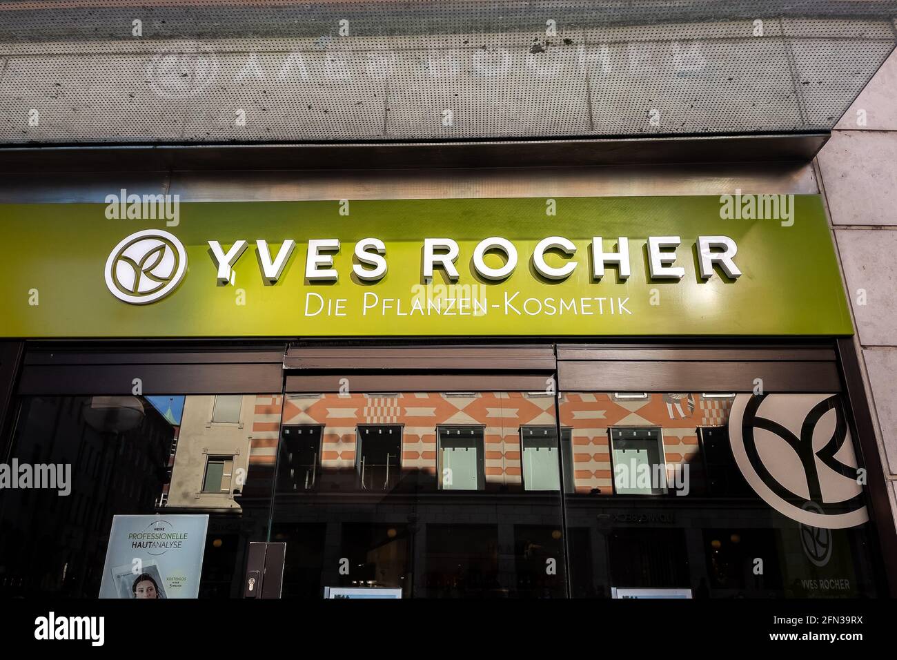 Yves Rocher Ladenschild in München Stockfoto