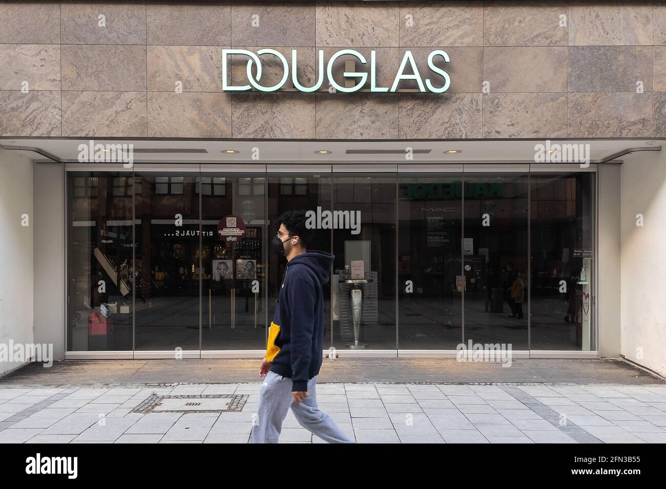 Douglas-Ladenschild in München Stockfoto