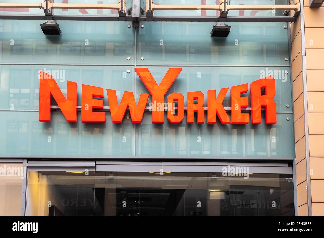 Newyorker Ladenschild im Stadtzentrum von München Stockfoto