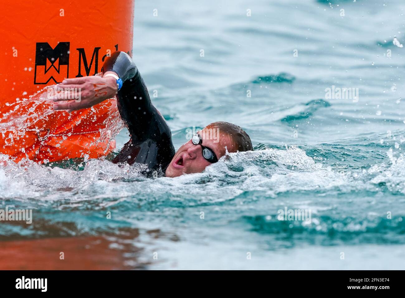 Budapest, Ungarn. Mai 2021. BUDAPEST, UNGARN - 13. MAI: Fähre Weertman aus den Niederlanden, die während der LEN-Europameisterschaft im Freiwasserschwimmen am Lupa-See am 13. Mai 2021 in Budapest, Ungarn, an den 10 km der Männer teilnimmt (Foto: Andre Weening/Orange Picics) Credit: Orange Pics BV/Alamy Live News Stockfoto