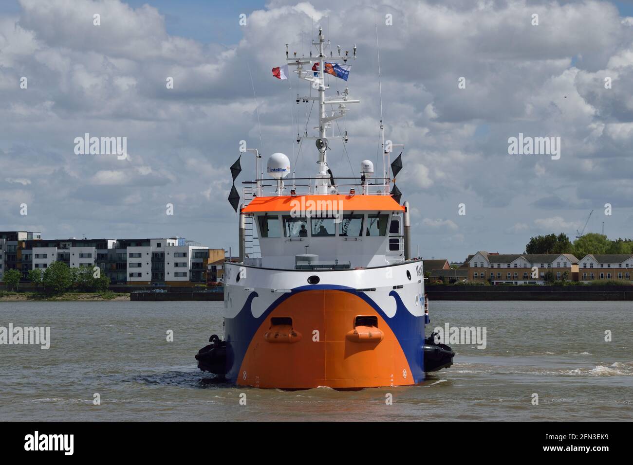Hybride Wassereinspritzbagger Maas, der um den King George herum arbeitet V Lock in London Stockfoto