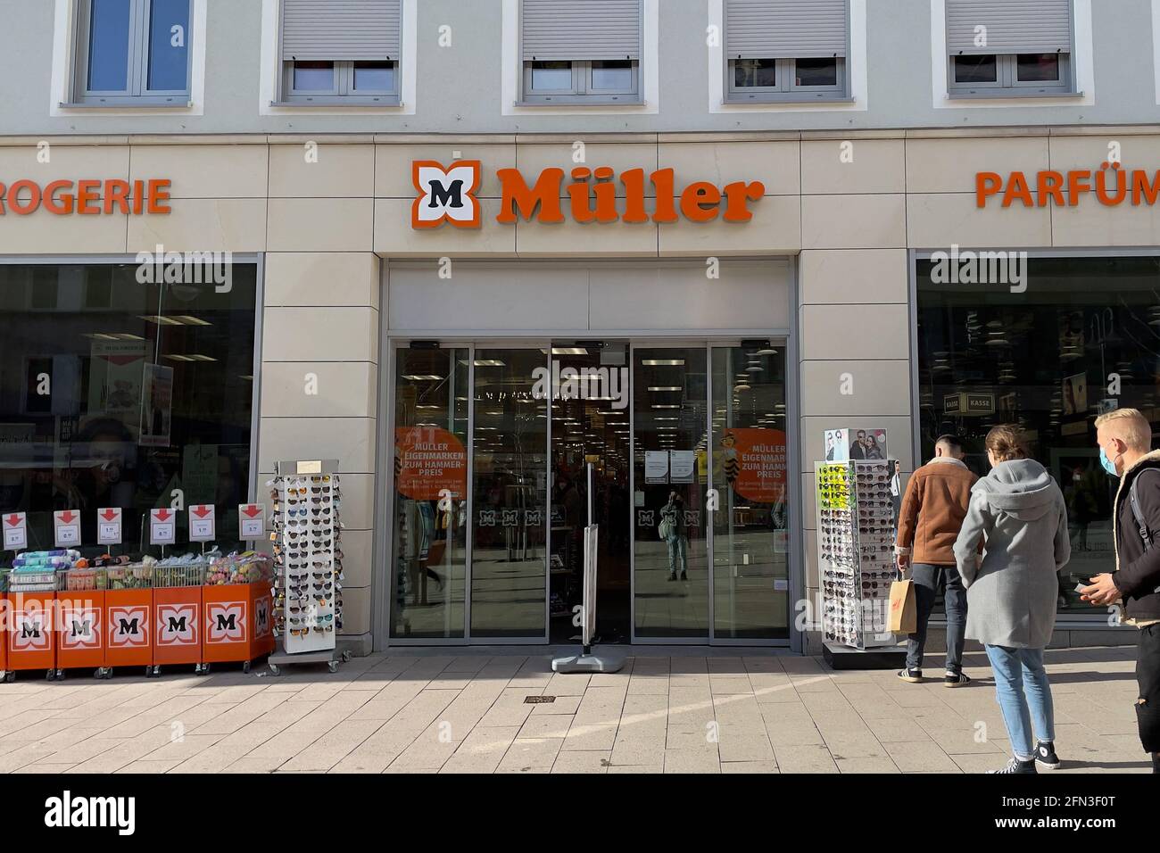 Muller logo -Fotos und -Bildmaterial in hoher Auflösung – Alamy