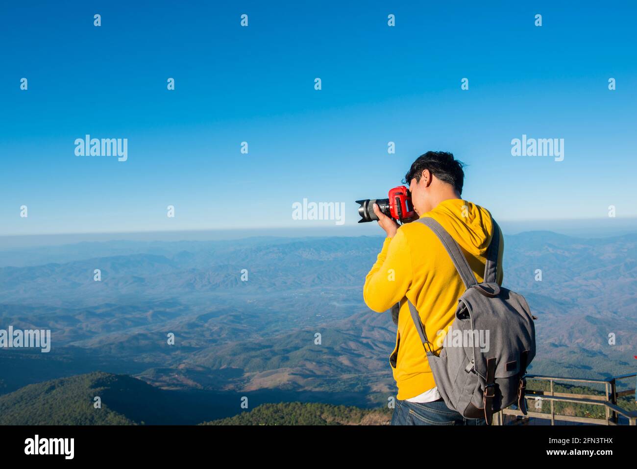 Fotograf schießen auf Berge Hintergrund, Doi Inthanon Thailand, Stockfoto