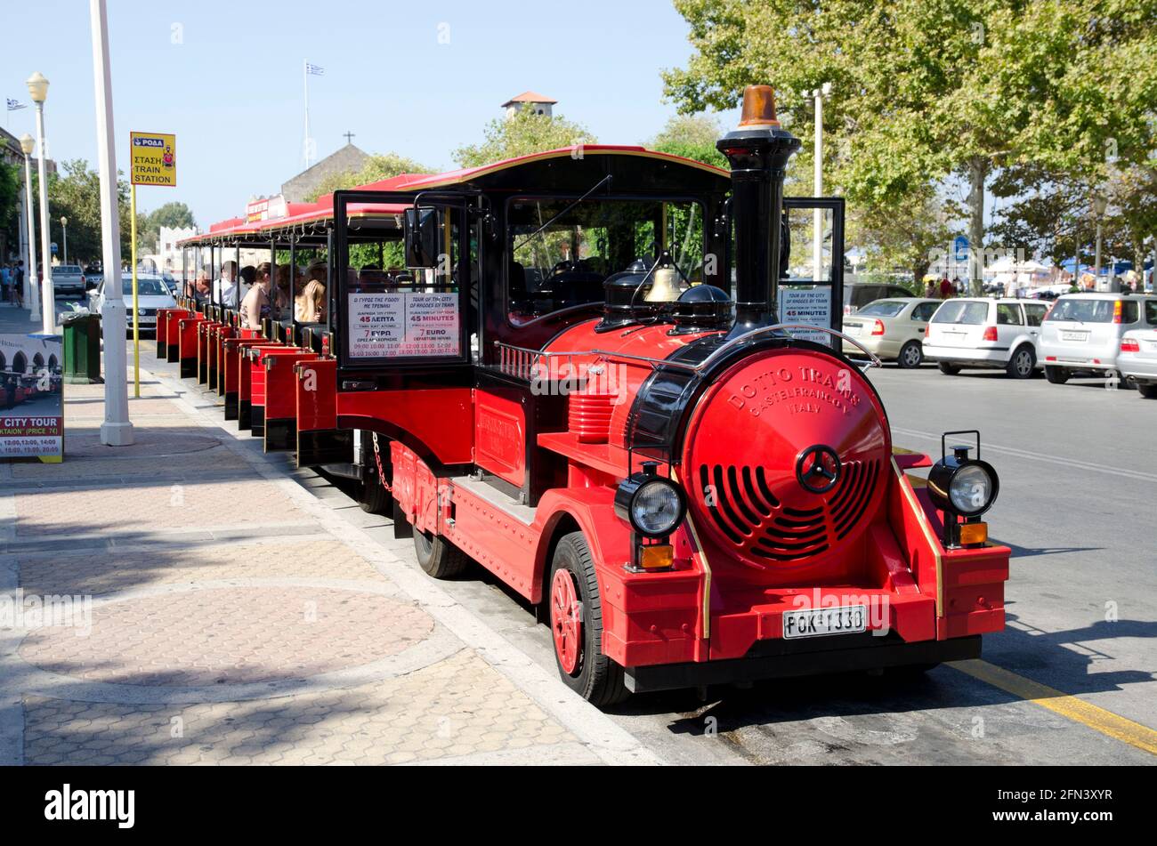 Landebahn Rhodos Rhodes tourist train -Fotos und -Bildmaterial in hoher Auflösung – Alamy