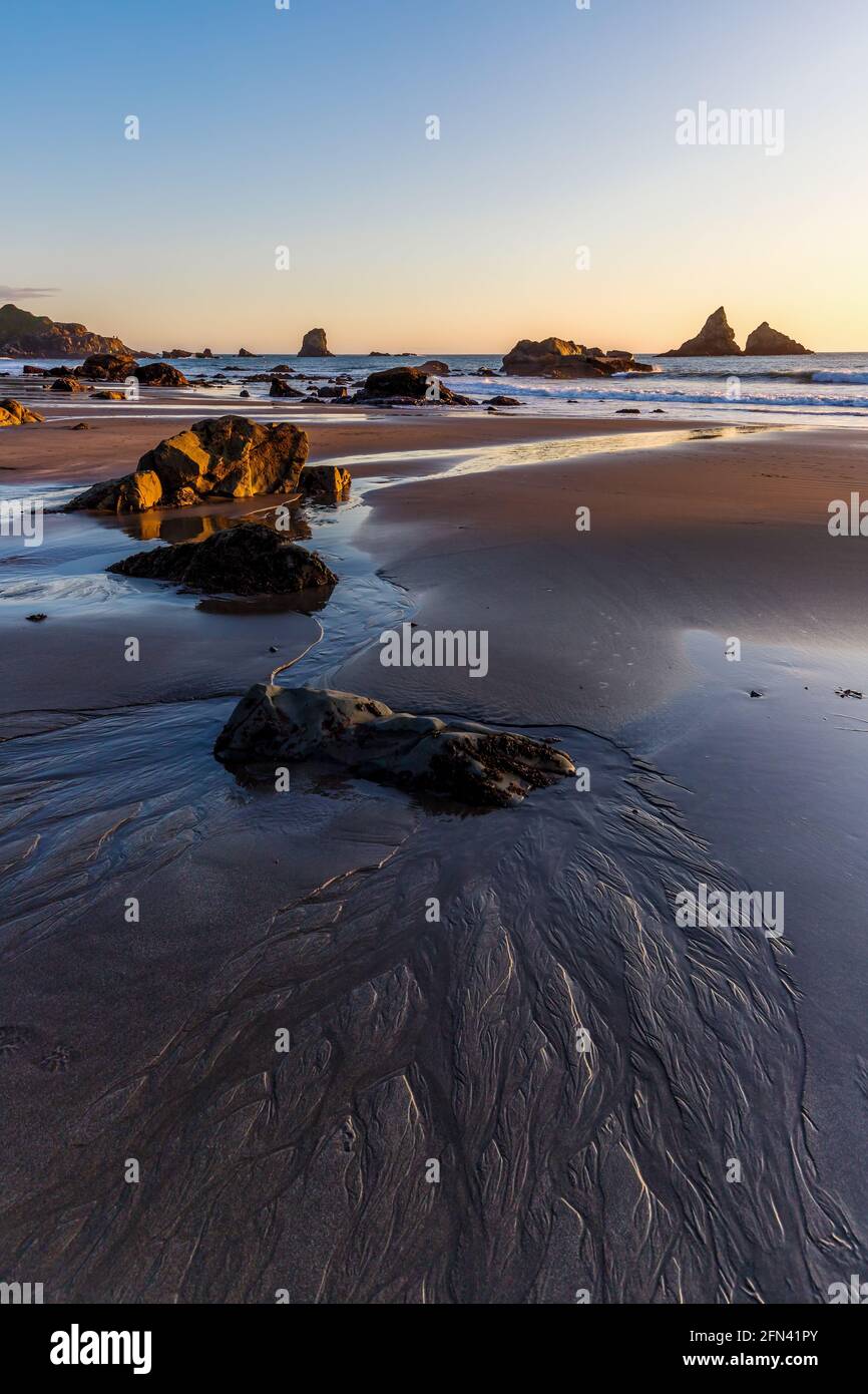 Lone Ranch Beach at Golden Hour, Samuel H. Boardman State Scenic Corridor, Oregon Stockfoto