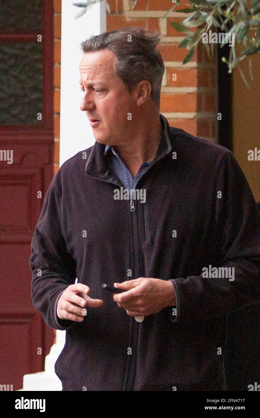 Der ehemalige britische Premierminister David Cameron verlässt am 14. Mai 2021 sein Haus in West-London, nachdem er von einem Parlamentsausschuss über sein Haus befragte wurde Stockfoto