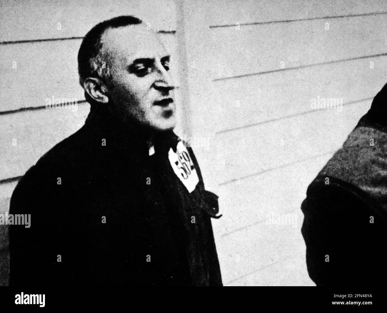 Ossietzky, Carl von, 3.10.1889 - 4.5.1938, deutscher Redakteur, halbe Länge, Im Konzentrationslager, um 1933, nur REDAKTIONELLE VERWENDUNG Stockfoto