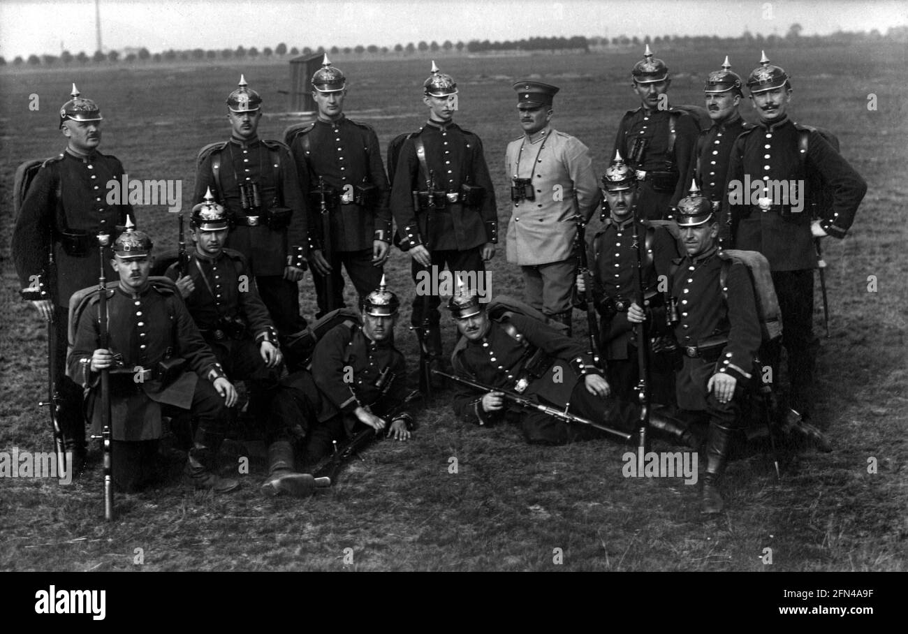 MILITÄR, DEUTSCHLAND, 1912, ZUSÄTZLICHE-RIGHTS-CLEARANCE-INFO-NOT-AVAILABLE Stockfoto