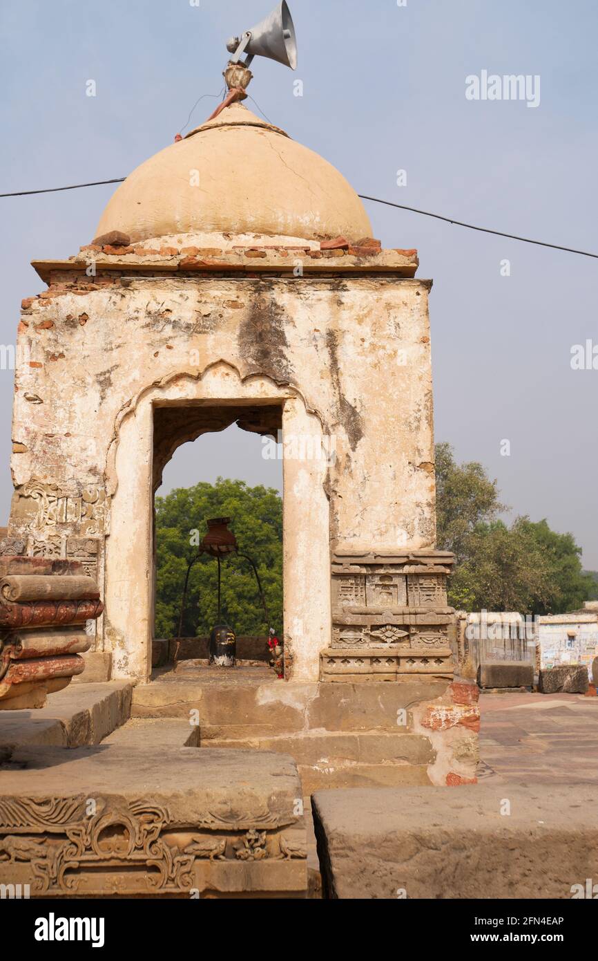 Vertikale Aufnahme des Harshat Mata Temple im Abhaneri-Dorf Rajasthan, Indien Stockfoto