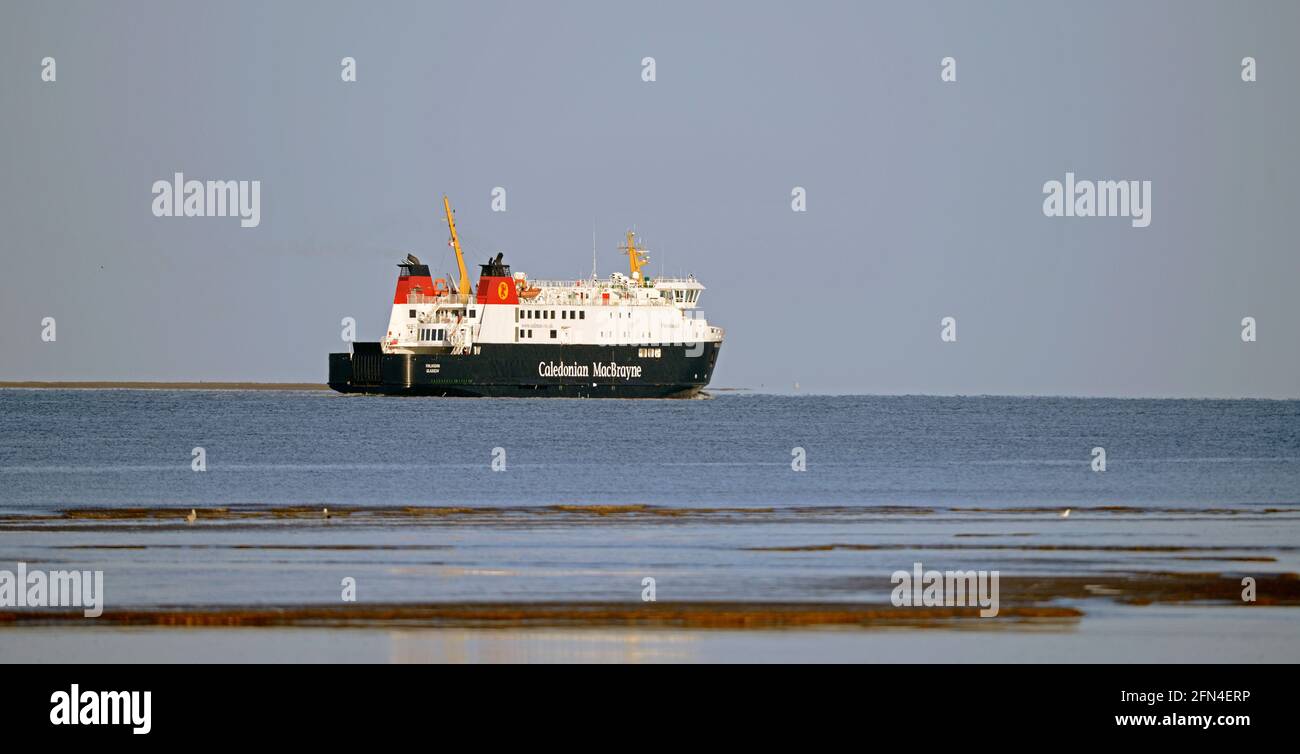 Caledonian MacBraynes schottische Fähre FINLAGGAN, die den Fluss Mersey, Liverpool, verlässt, nachdem sie in der Cammell Laird Shipyard von Birkenhead renoviert wurde. Stockfoto