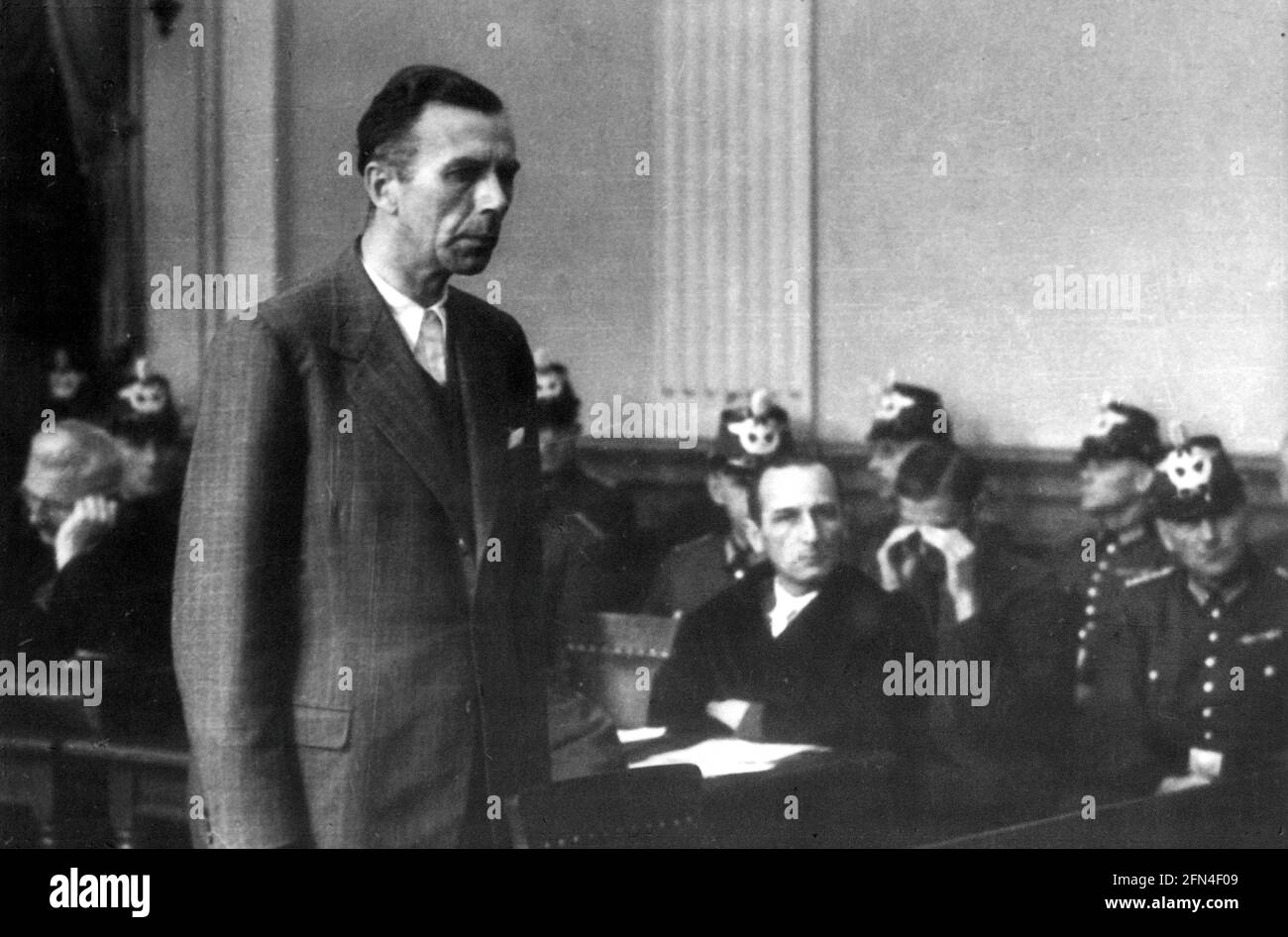 Strünck, Theodor, 7.4.1895 - 9.4.1945, deutscher Jurist, vor dem Volksgericht, Berlin, 8.8.1944, nur REDAKTIONELLE VERWENDUNG Stockfoto