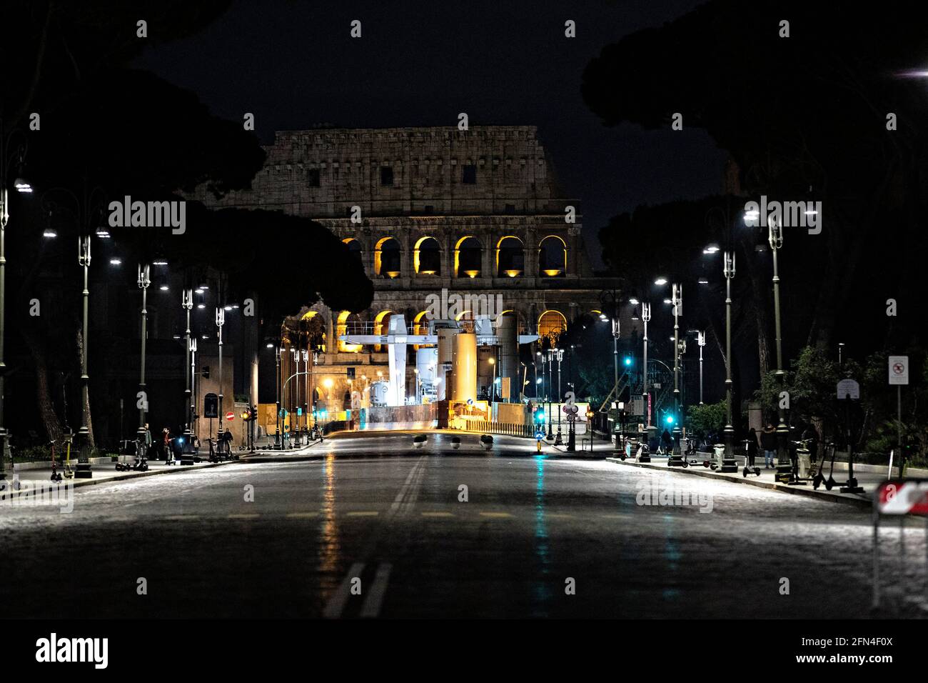 Italien, Latium, Rom, Via dei Fori Imperiali und das Kolosseum Stockfoto