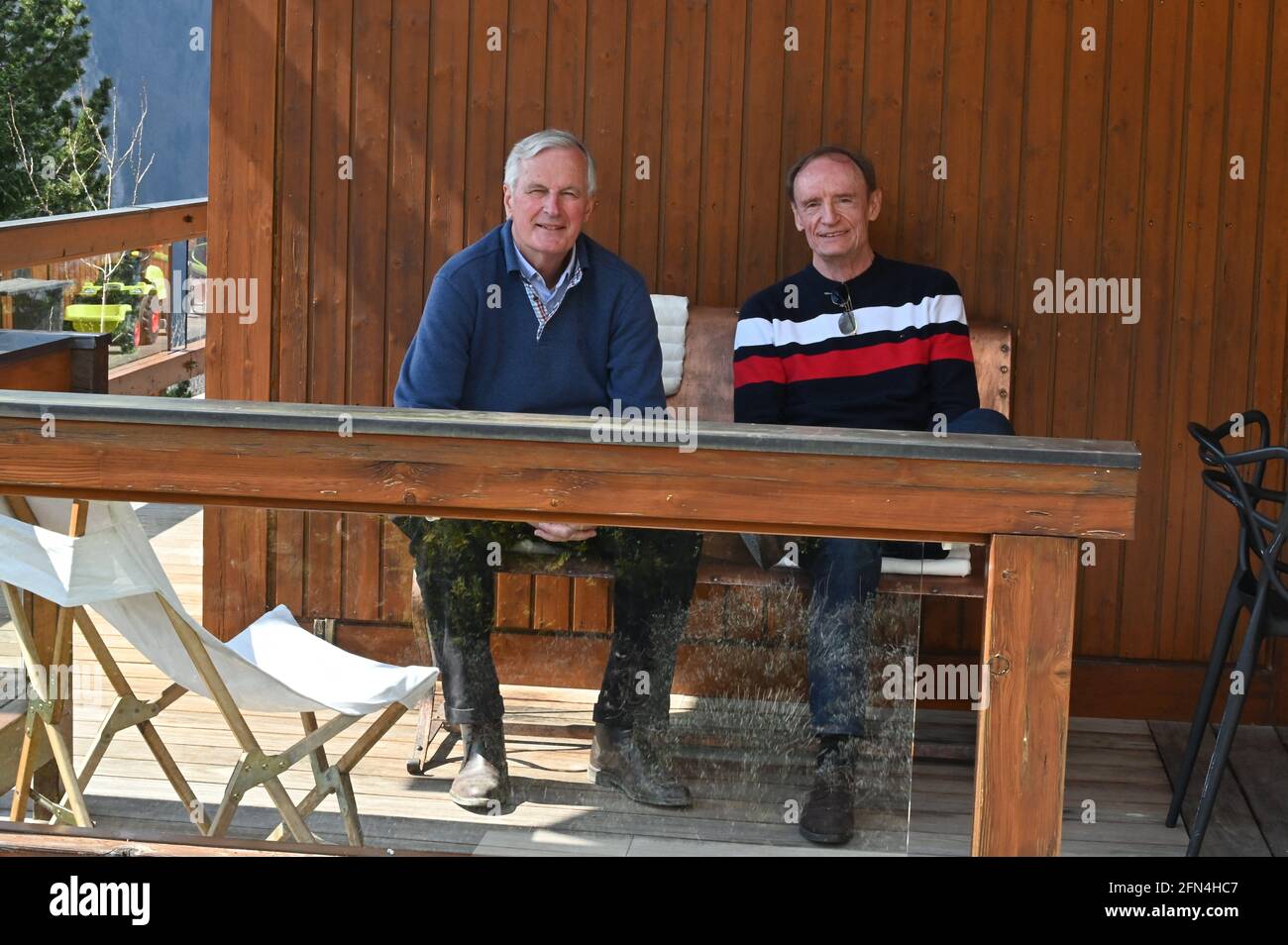 Der ehemalige EU-Brexit-Verhandlungsführer Michel Barnier posiert für Bilder neben Jean-Claude Killy am 24. April 2021 in Feissons-sur-Salins, Savoie, Frankreich. Foto von Elodie Gregoire/ABACAPRESS.COM Stockfoto