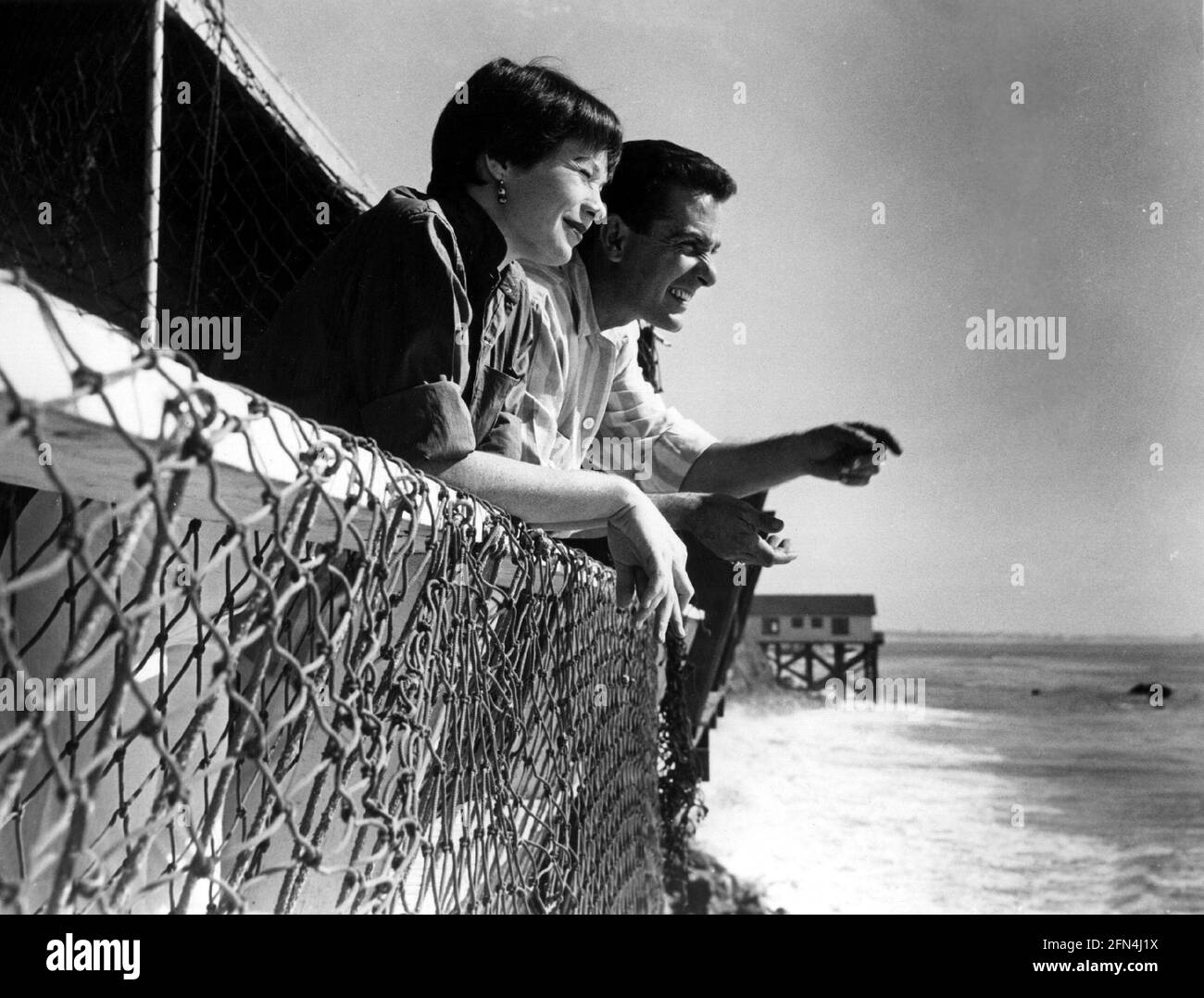 MacLaine, Shirley, * 24.4.1934, amerikanische Schauspielerin, mit Ehemann Steve Parker, 1955, ZUSÄTZLICHE-RIGHTS-CLEARANCE-INFO-NOT-AVAILABLE Stockfoto
