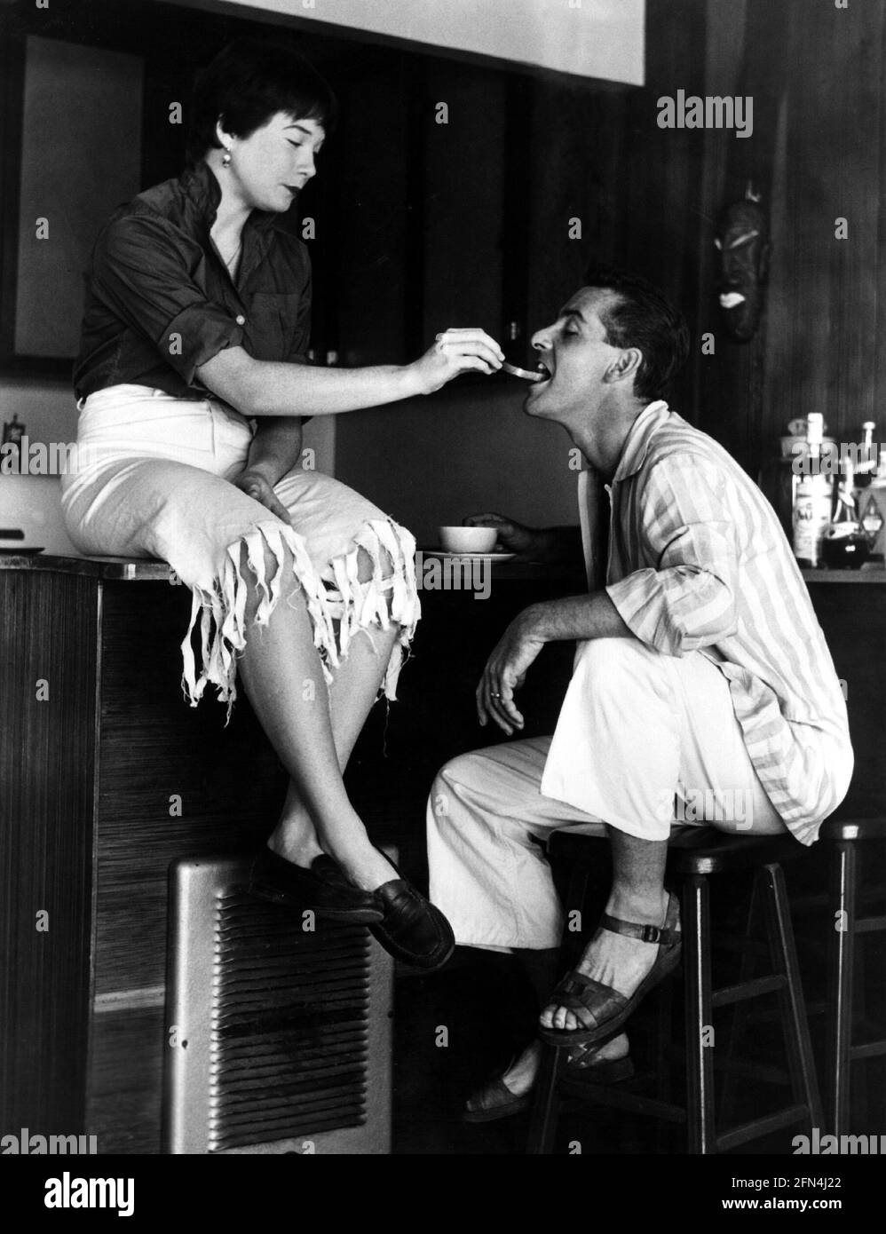 MacLaine, Shirley, * 24.4.1934, amerikanische Schauspielerin, mit Ehemann Steve Parker, 1955, ZUSÄTZLICHE-RIGHTS-CLEARANCE-INFO-NOT-AVAILABLE Stockfoto