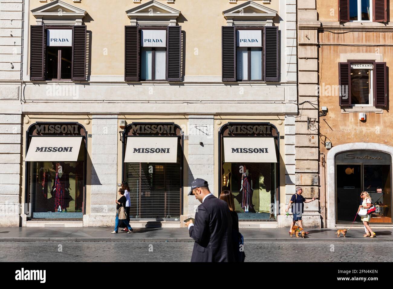 Prada und Missoni Luxus-Modeläden, Piazza di Spagna, Rom, Italien. Stockfoto