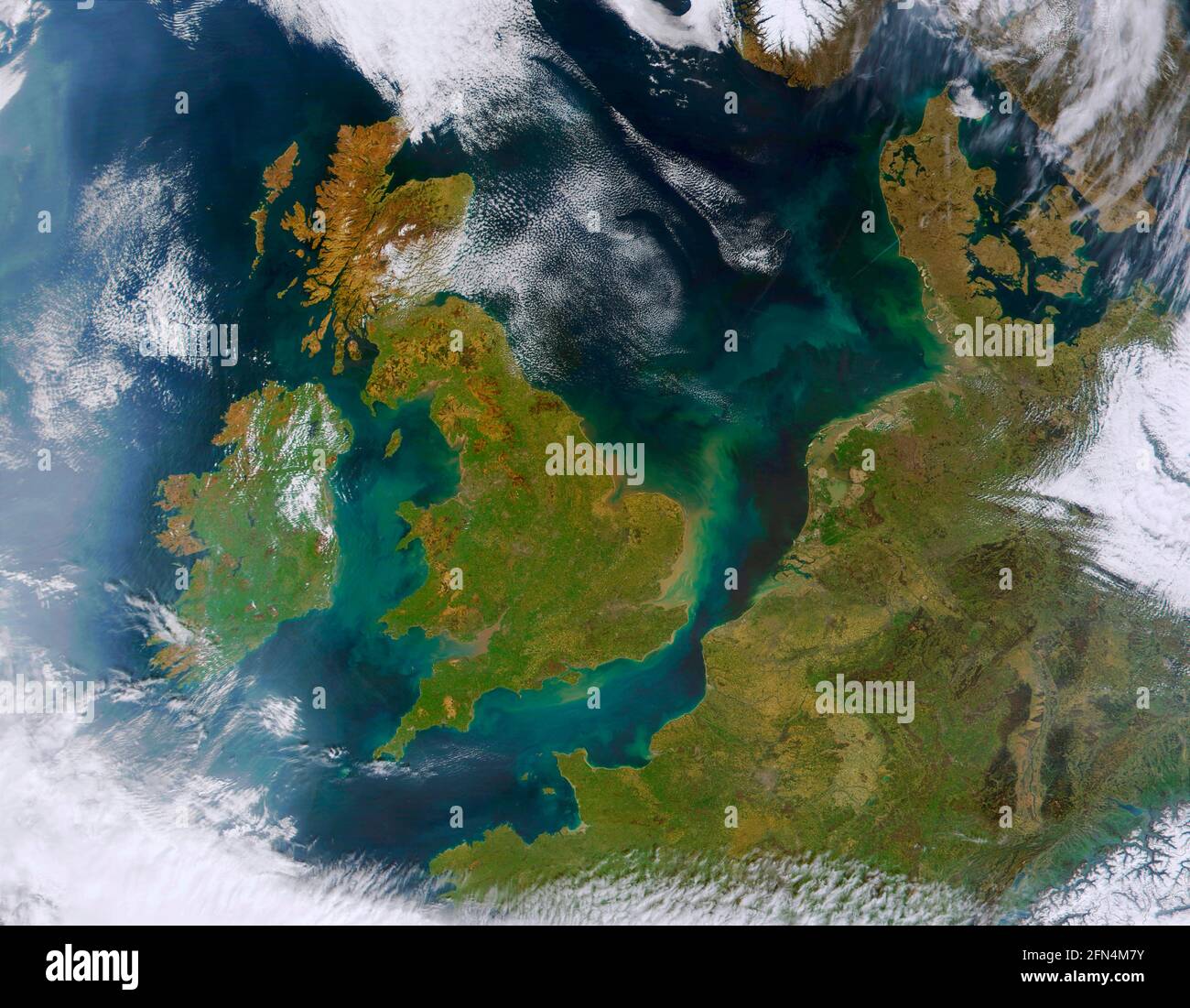WESTEUROPA - 06. April 2002 - Diese True-Color-MODIS-Abbildung zeigt eine seltene, relativ klare Ansicht Westeuropa. Sichtbare Länder sind: The United Kin Stockfoto
