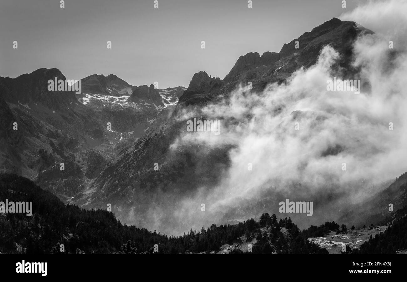 Benasque Tal von La Besurta im Sommer gesehen (Benasque, Aragon, Spanien) ESP: Valle de Benasque visto desde la Besurta en verano (Benasque, Aragón) Stockfoto