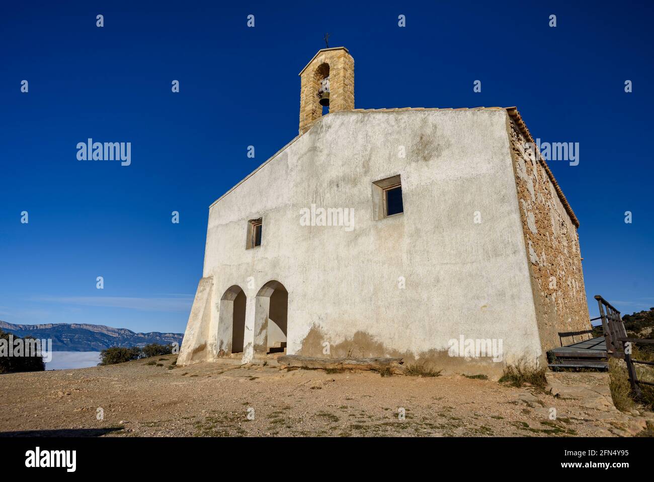 Montalegre Hermitage, in der Serra de Mont-roig Bergkette, an einem Winternachmittag (Provinz Lleida, Katalonien, Spanien, Pyrenäen) Stockfoto