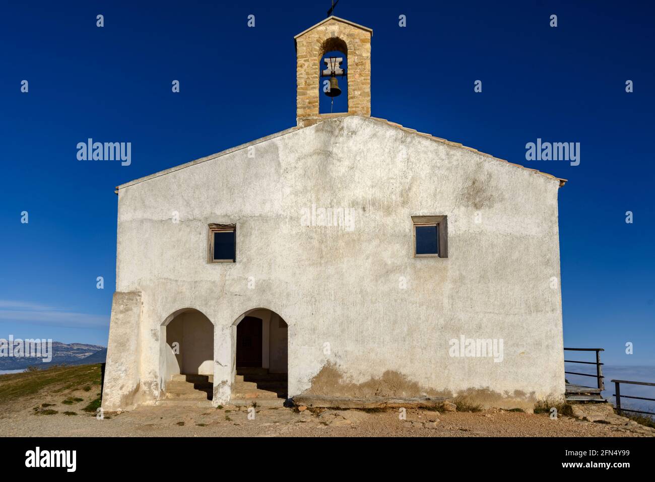 Montalegre Hermitage, in der Serra de Mont-roig Bergkette, an einem Winternachmittag (Provinz Lleida, Katalonien, Spanien, Pyrenäen) Stockfoto