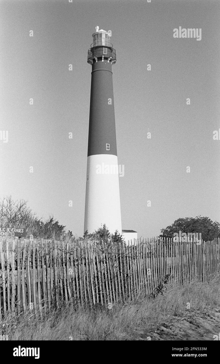 Barnegat Lighthouse, Barnegat Light, NJ, November 1992. Teil einer Serie von 35 Leuchttürmen an der amerikanischen Ostküste, die zwischen November 1992 und September 1993 fotografiert wurden. Stockfoto